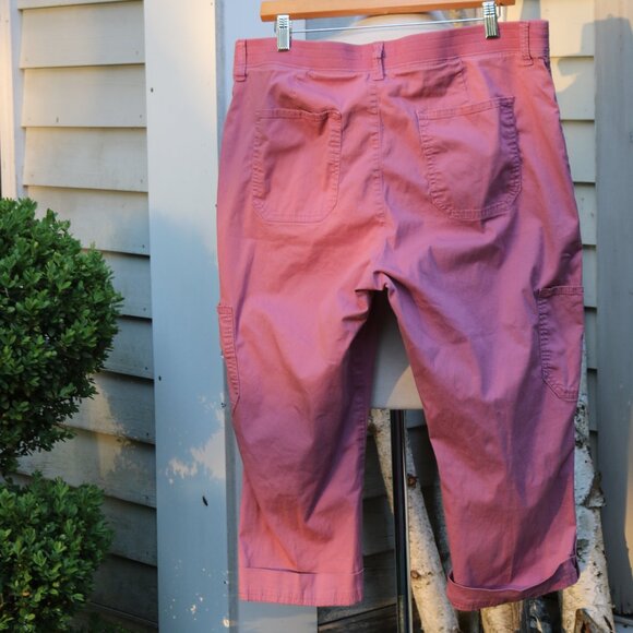 LEE Mauve Relaxed Fit Mid Rise Stretch Cotton Cropped Cargo Roll Tab Hem Pants - Picture 5 of 7